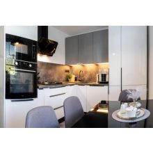 Kluge beépíthető mikrohullámú sütő grillel, 25L, fekete üveg