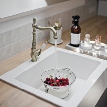 Laveo KOMODO fehér mosogató helytakarékos szifonnal