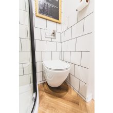LAVEO AKAN / DESNA WC-szett rejtett fali tartállyal, króm öblítővel, fali WC-vel, keskeny ülőkével